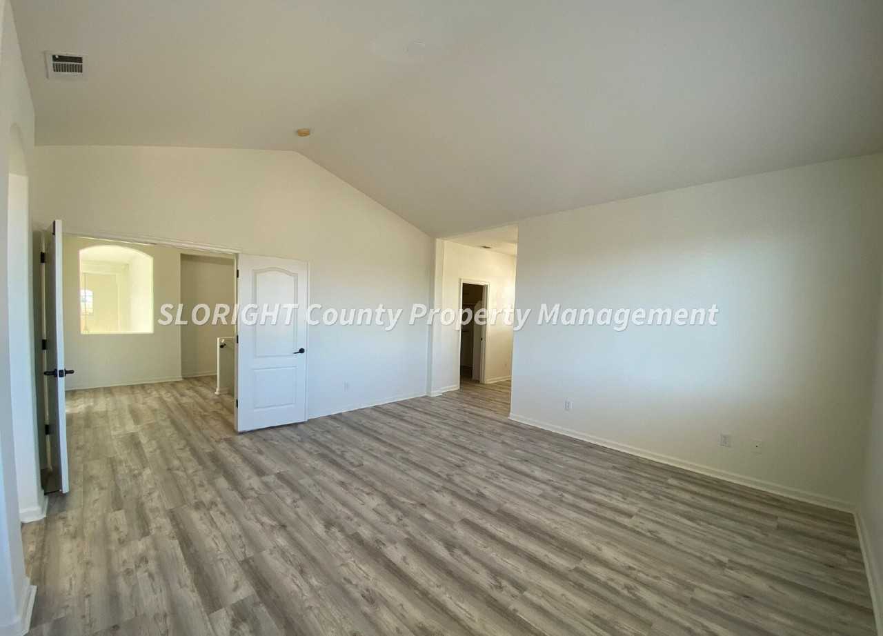 1654 Belmont Ct - Photo 3 of 24
