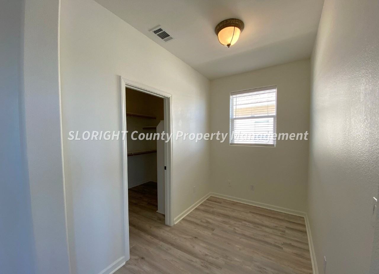 1654 Belmont Ct - Photo 4 of 24