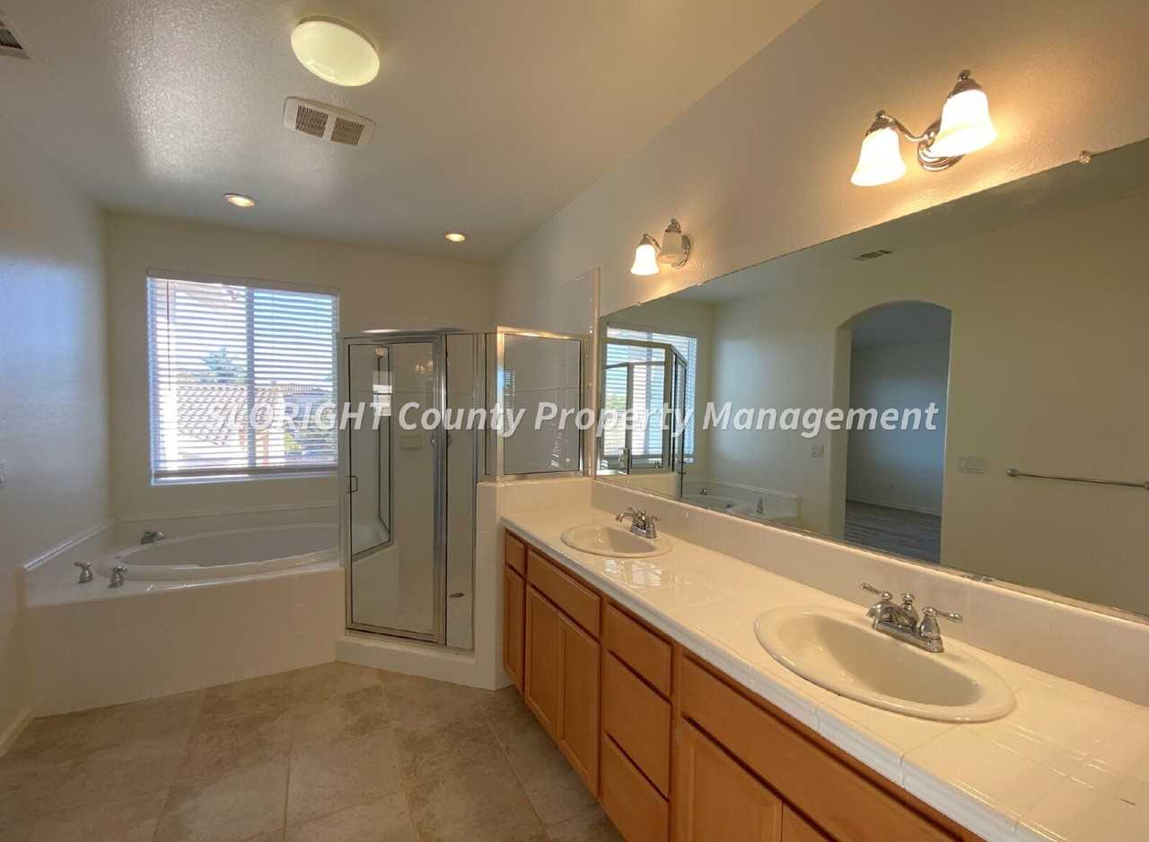 1654 Belmont Ct - Photo 6 of 24
