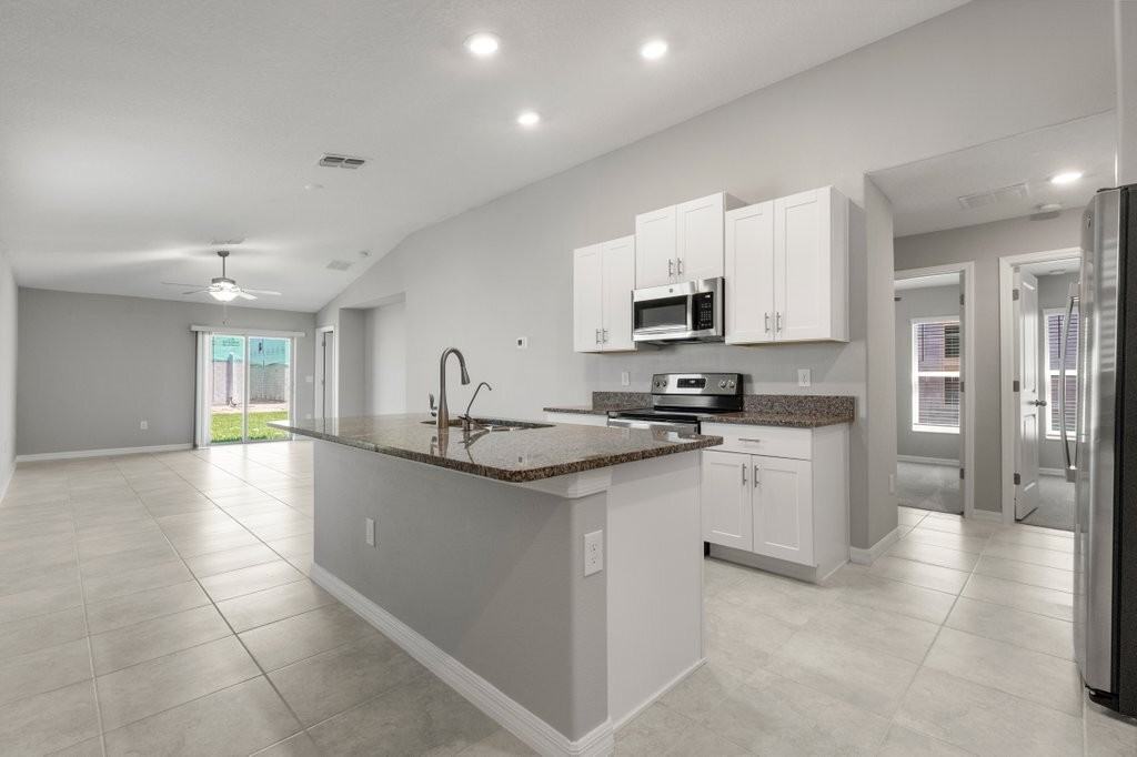 7110 Amelia Cove Ct - Photo 4 of 28