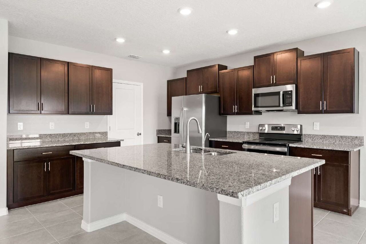 16649 Carlton Pond St - Photo 3 of 25