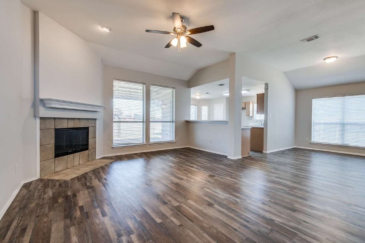 3111 Ponds Edge Trl - Photo 2 of 25