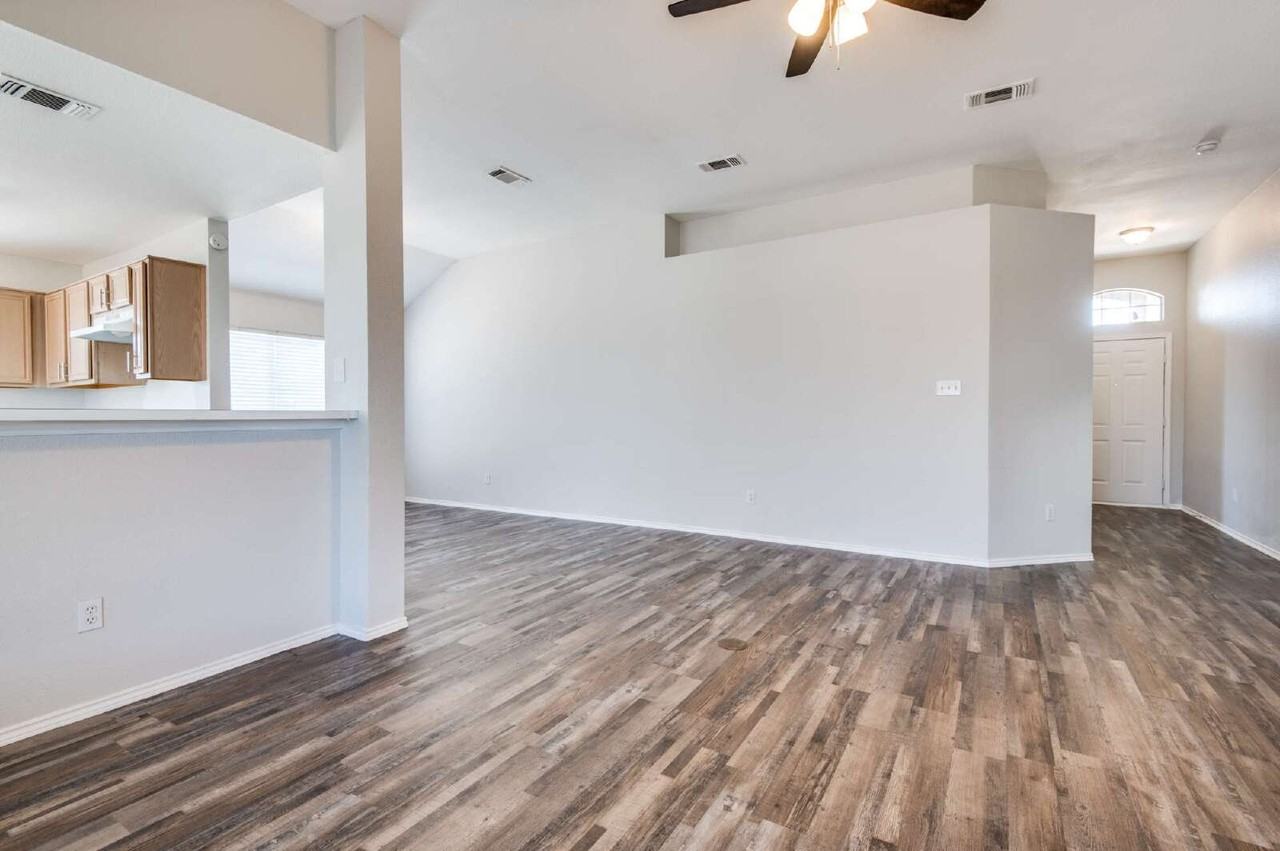 3111 Ponds Edge Trl - Photo 4 of 25