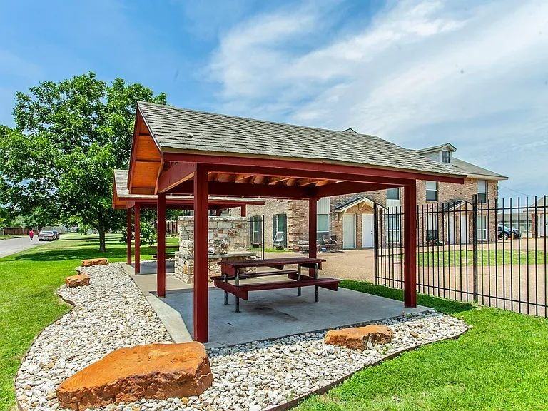 6601 May Dr - Photo 3 of 13