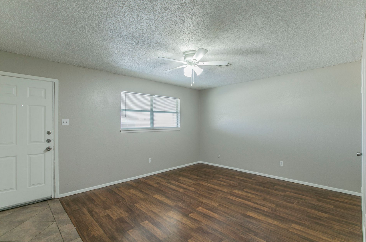 6601 May Dr - Photo 4 of 13