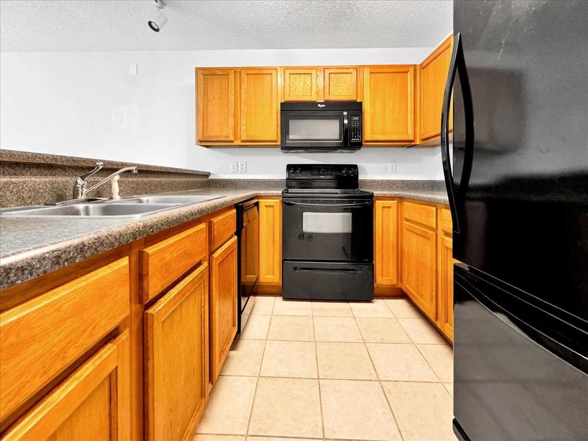 994 Scenic Oak Ln - Photo 4 of 31