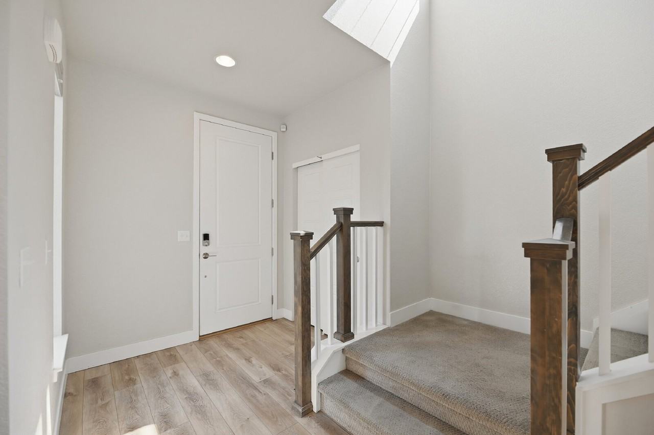 8864 Yates Dr - Photo 6 of 39