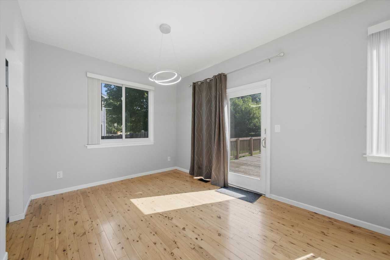 1912 Redwood Ln - Photo 2 of 27