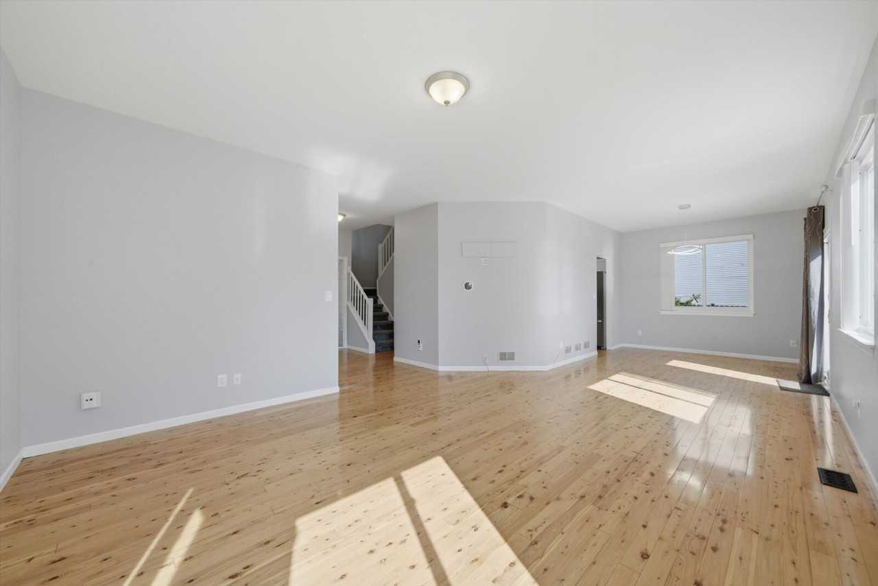 1912 Redwood Ln - Photo 5 of 27