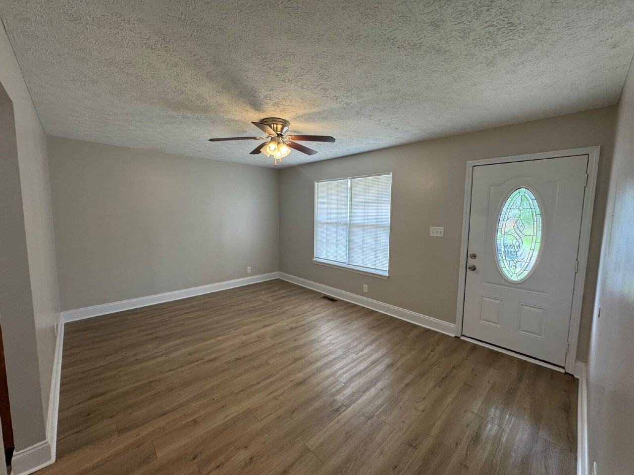 620 Artic Ave - Photo 3 of 19