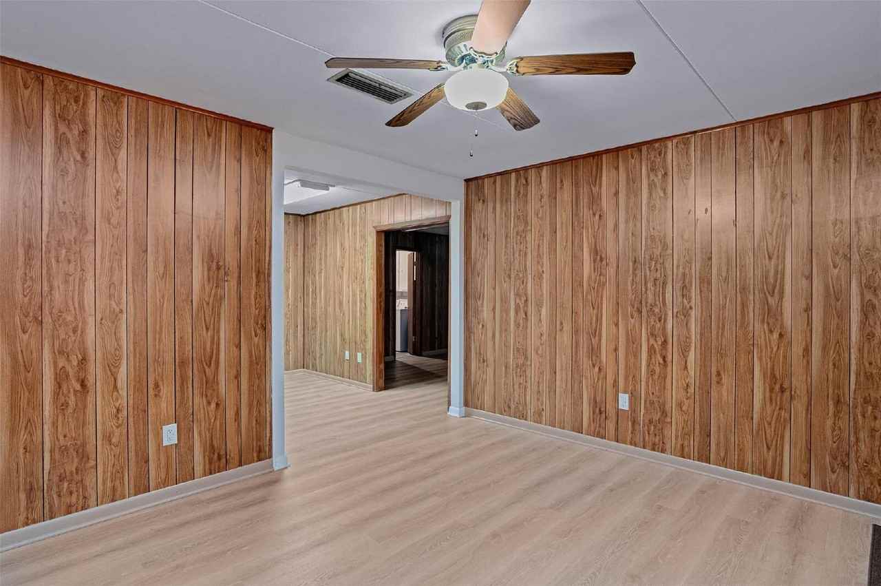 1101 Shirley Ln - Photo 5 of 22