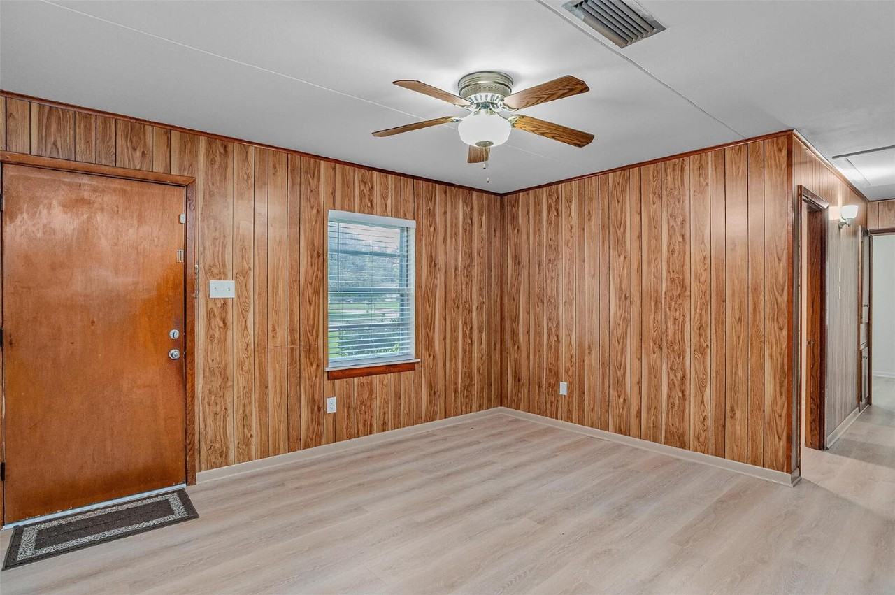 1101 Shirley Ln - Photo 6 of 22