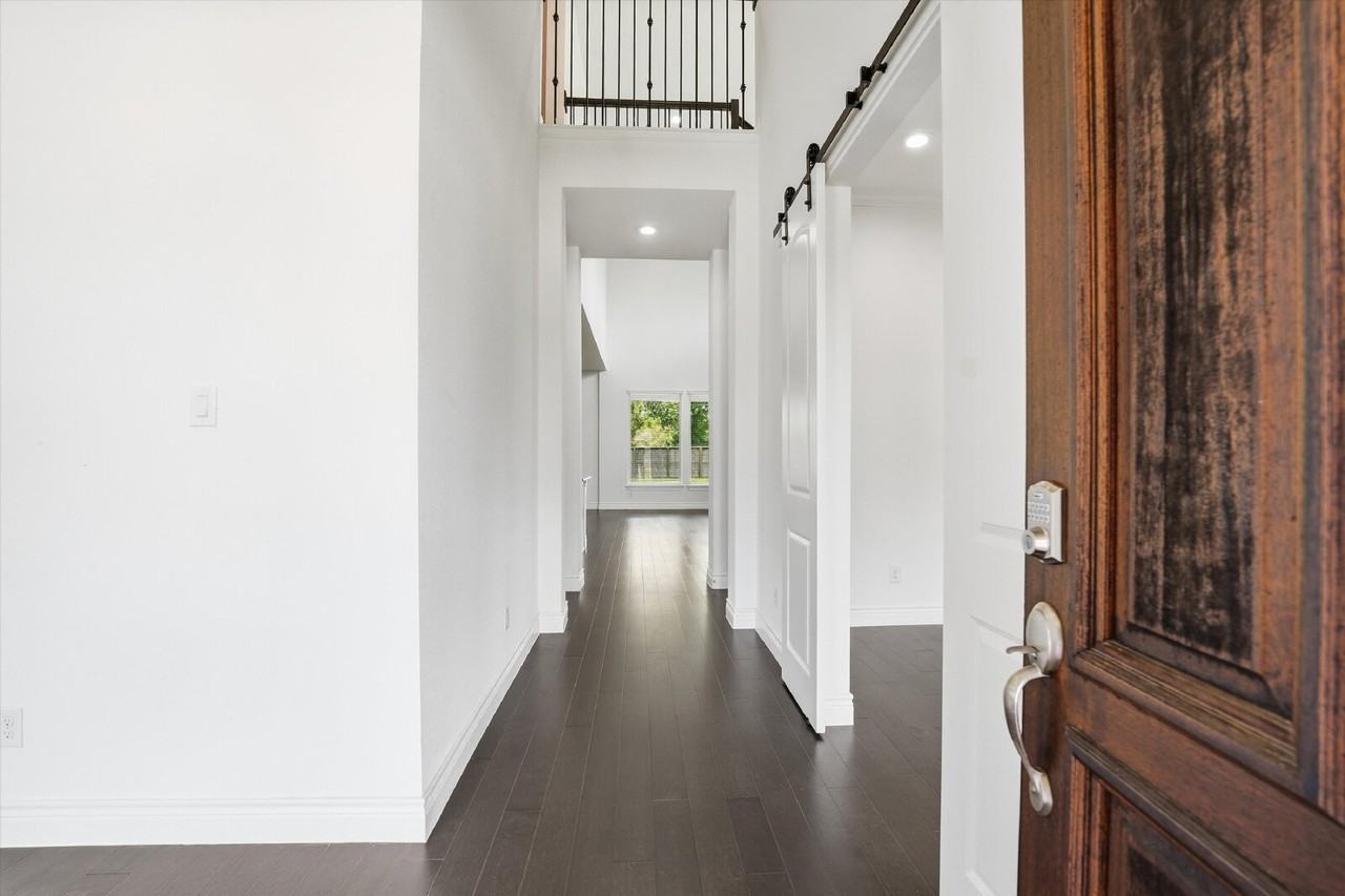 14130 Aspen Woods Ct - Photo 7 of 32