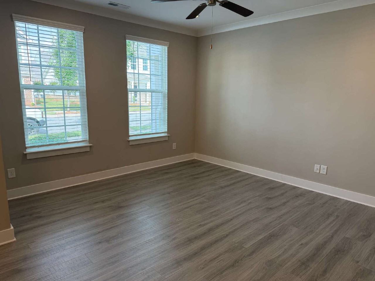 1752 Eastfall St - Photo 3 of 32