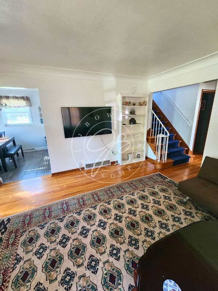 2701 Latonia Blvd - Photo 3 of 33