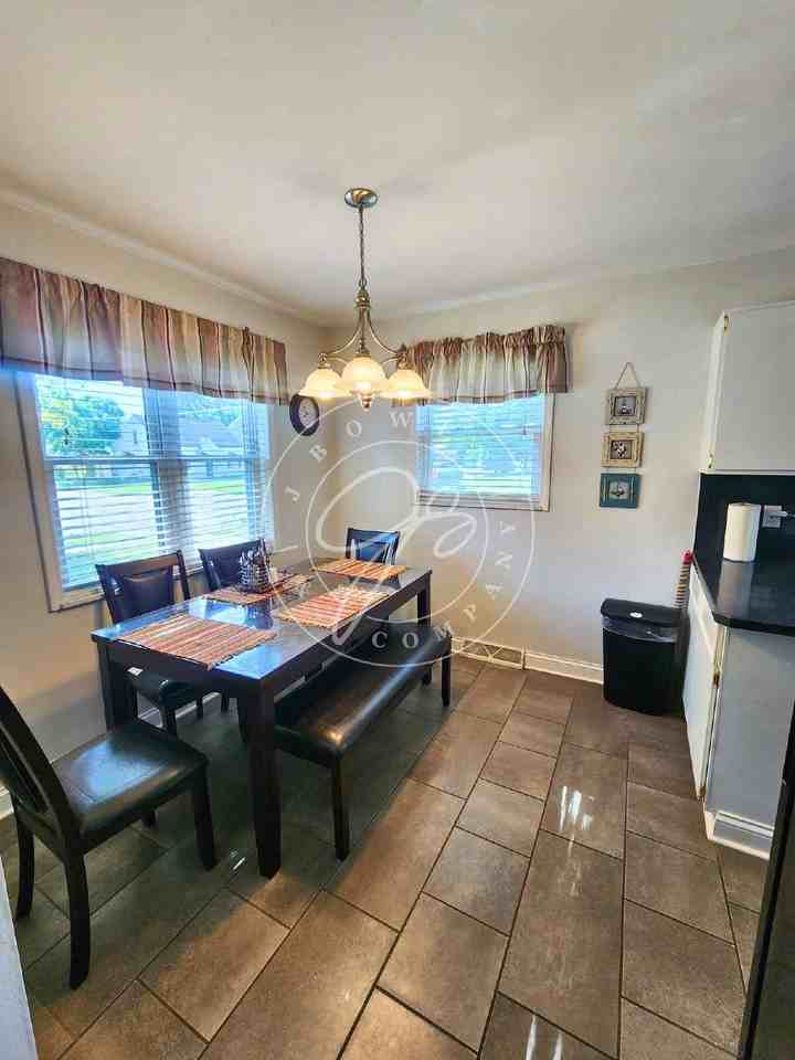 2701 Latonia Blvd - Photo 7 of 33