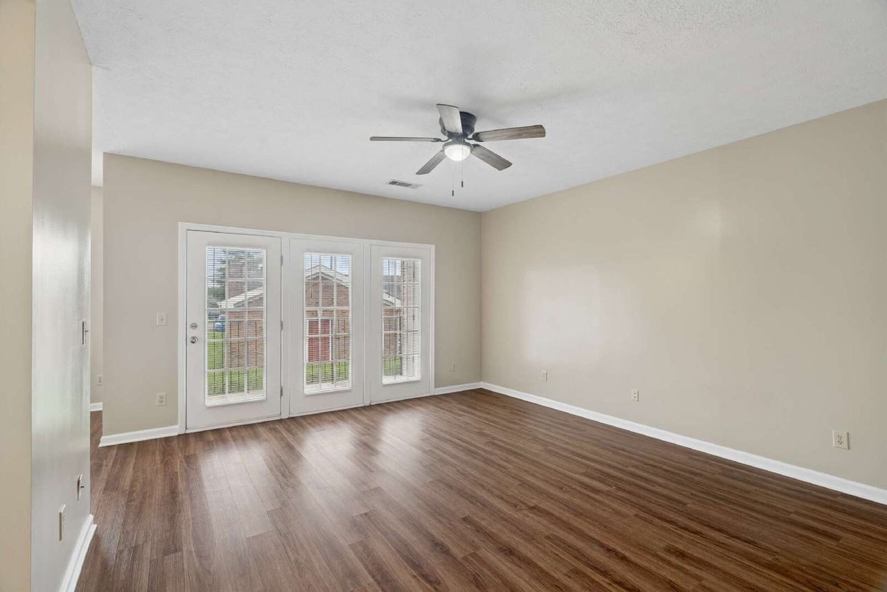 501 Churchill Xing - Photo 4 of 25