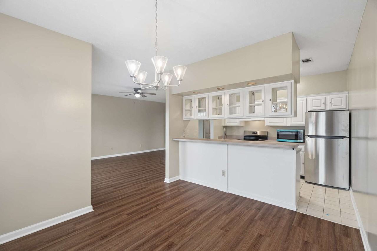 501 Churchill Xing - Photo 6 of 25