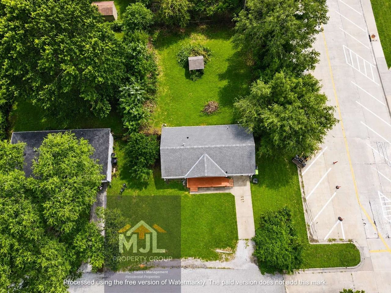 311 Jefferson Ln - Photo 3 of 15