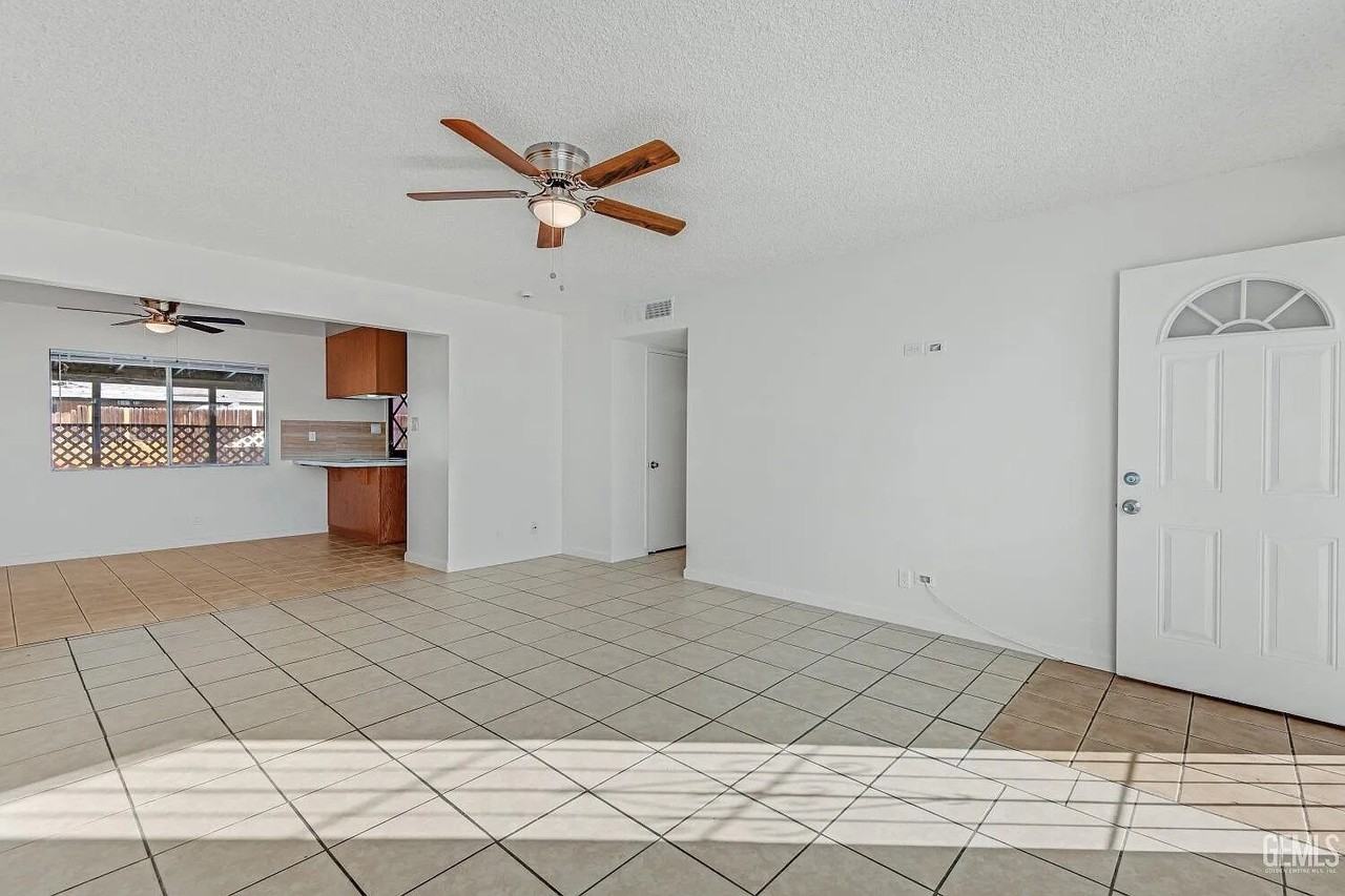 1930 Stillman Ave - Photo 5 of 30