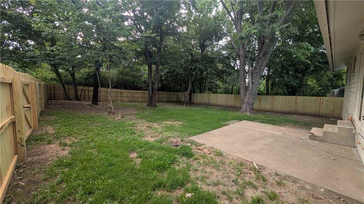 1351 N Stephens Ave - Photo 2 of 5
