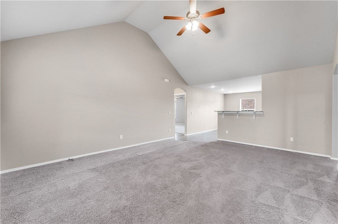 705 Sw River Rock St - Photo 4 of 24