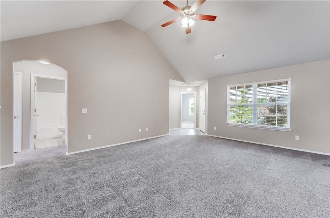 705 Sw River Rock St - Photo 5 of 24