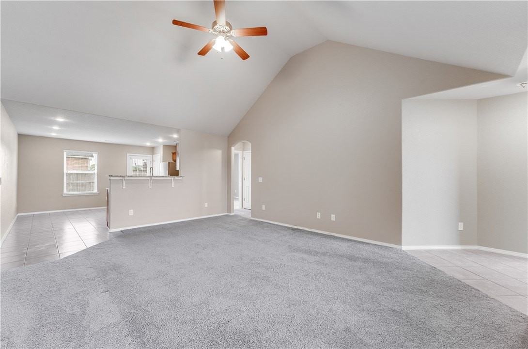 705 Sw River Rock St - Photo 6 of 24