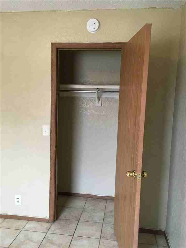 1571 Shannon St #B - Photo 5 of 8