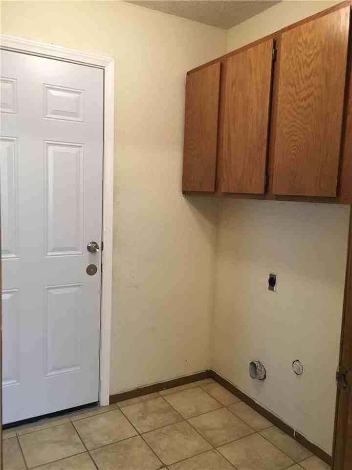 1571 Shannon St #B - Photo 6 of 8