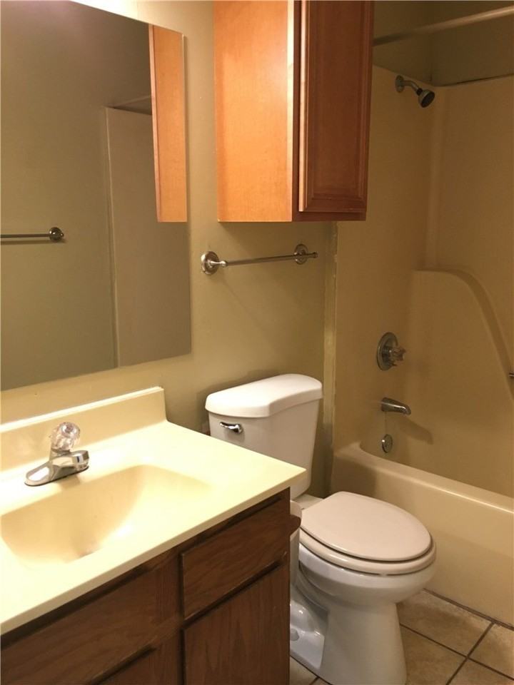 1571 Shannon St #B - Photo 7 of 8