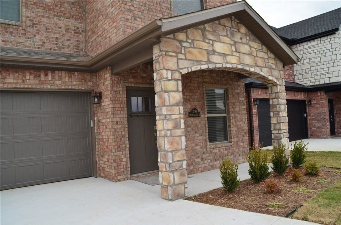 1710 Sw Riverstone Rd - Photo 2 of 30