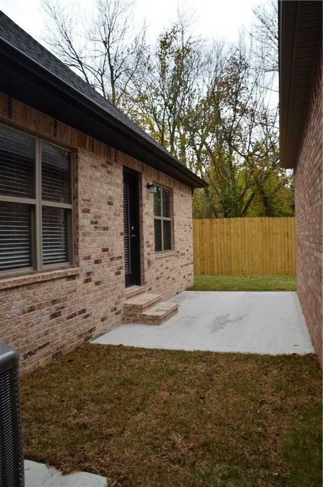 1710 Sw Riverstone Rd - Photo 3 of 30