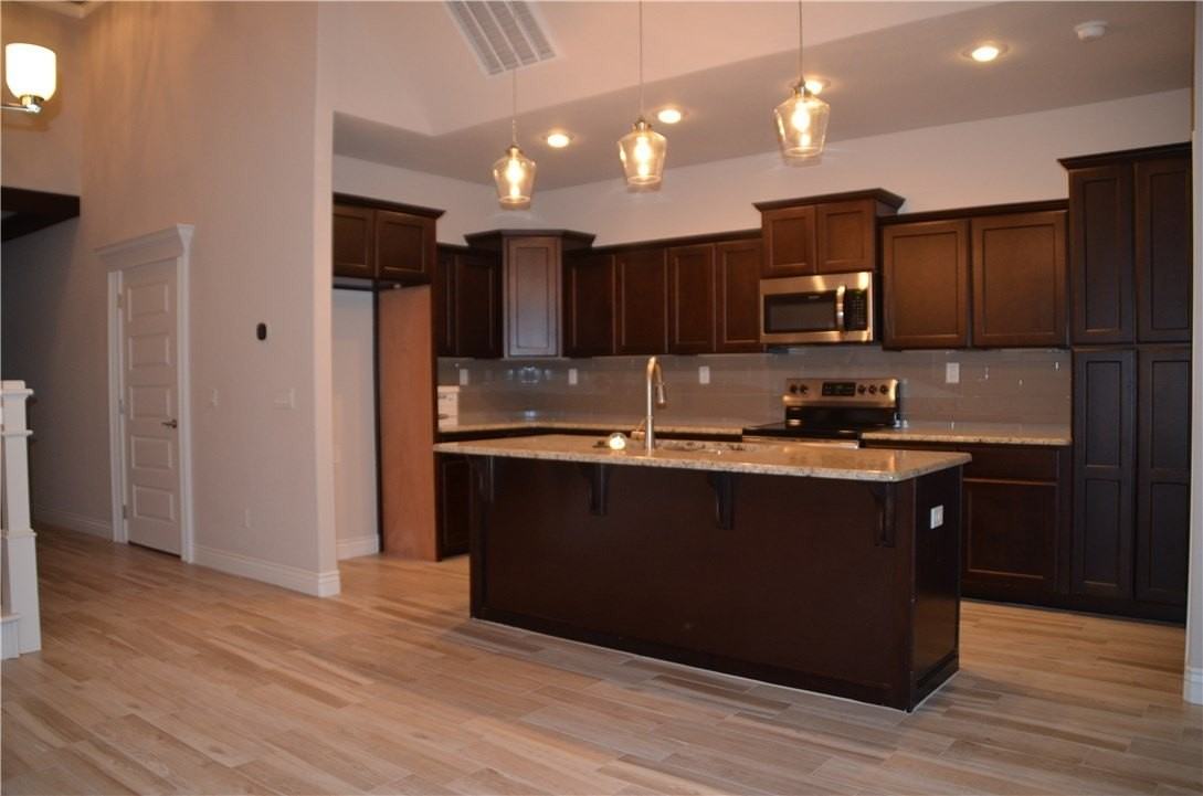 1710 Sw Riverstone Rd - Photo 7 of 30