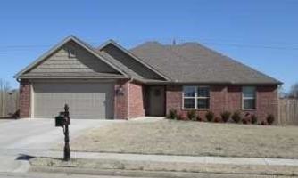 featured image of 2211 Hunter Dr