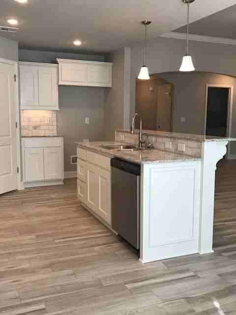2211 Hunter Dr - Photo 5 of 17