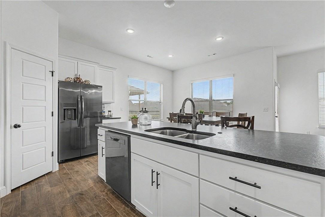 2040 Periwinkle Pl - Photo 4 of 22