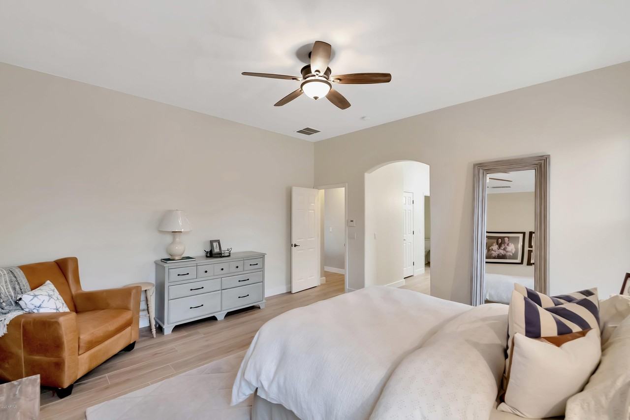 10226 E Laguna Azul Ave - Photo 2 of 42
