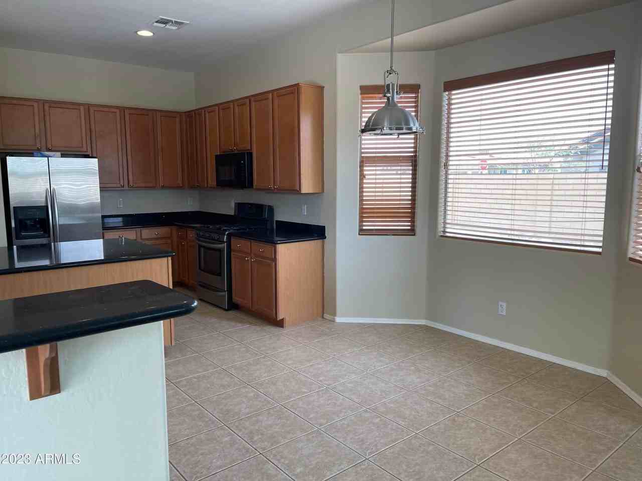2619 E Hazeltine Way - Photo 4 of 16