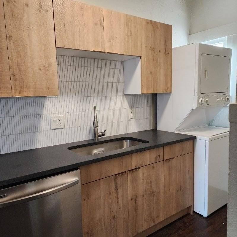 716 E Pierce St - Photo 3 of 14