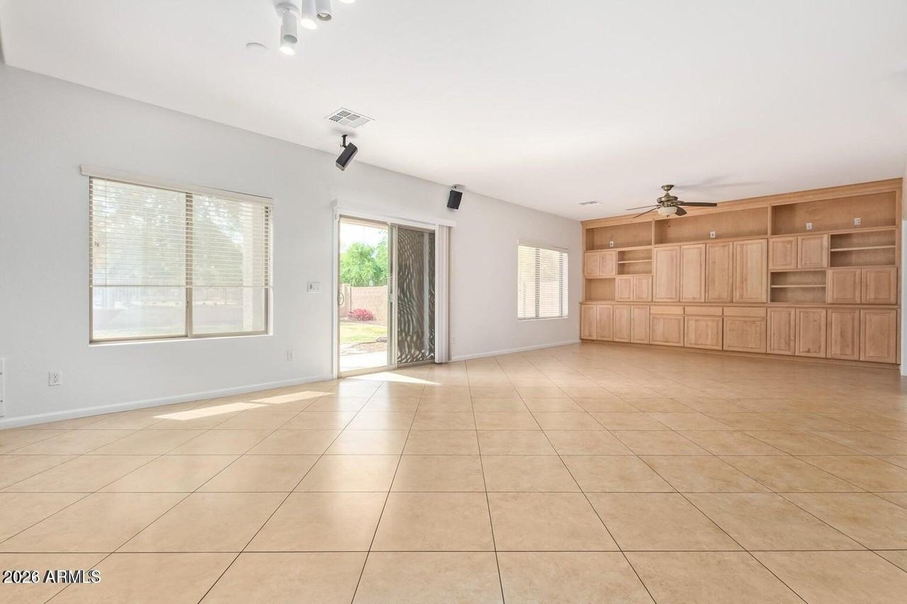 4542 N 111th Dr - Photo 5 of 33