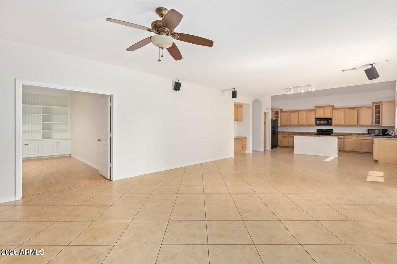 4542 N 111th Dr - Photo 6 of 33