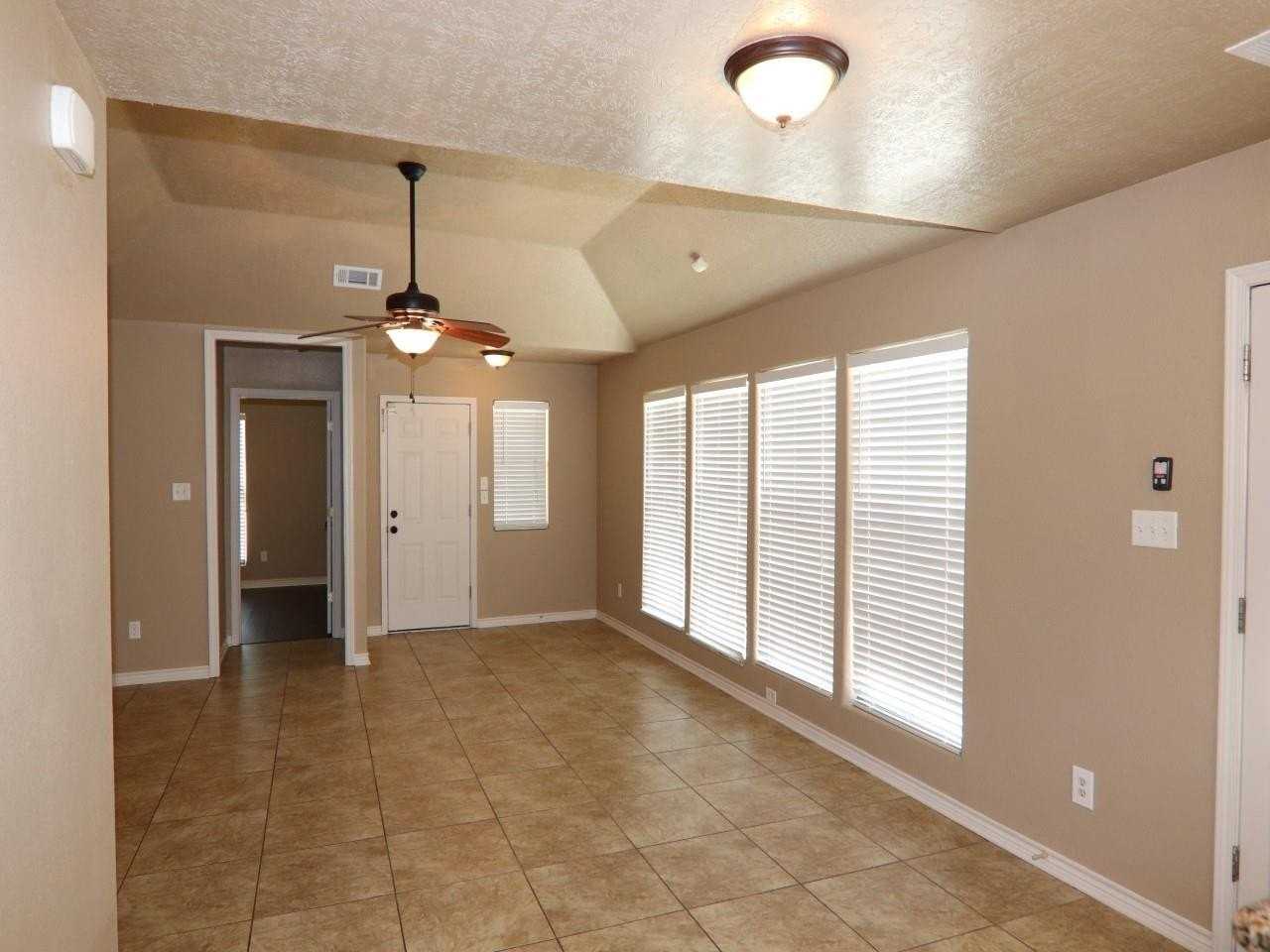 826 S Village Creek Pkwy - Photo 2 of 14