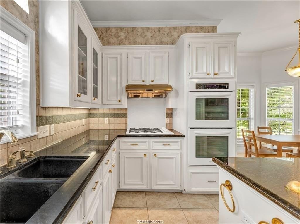 4601 Valley Brook Cir - Photo 4 of 33