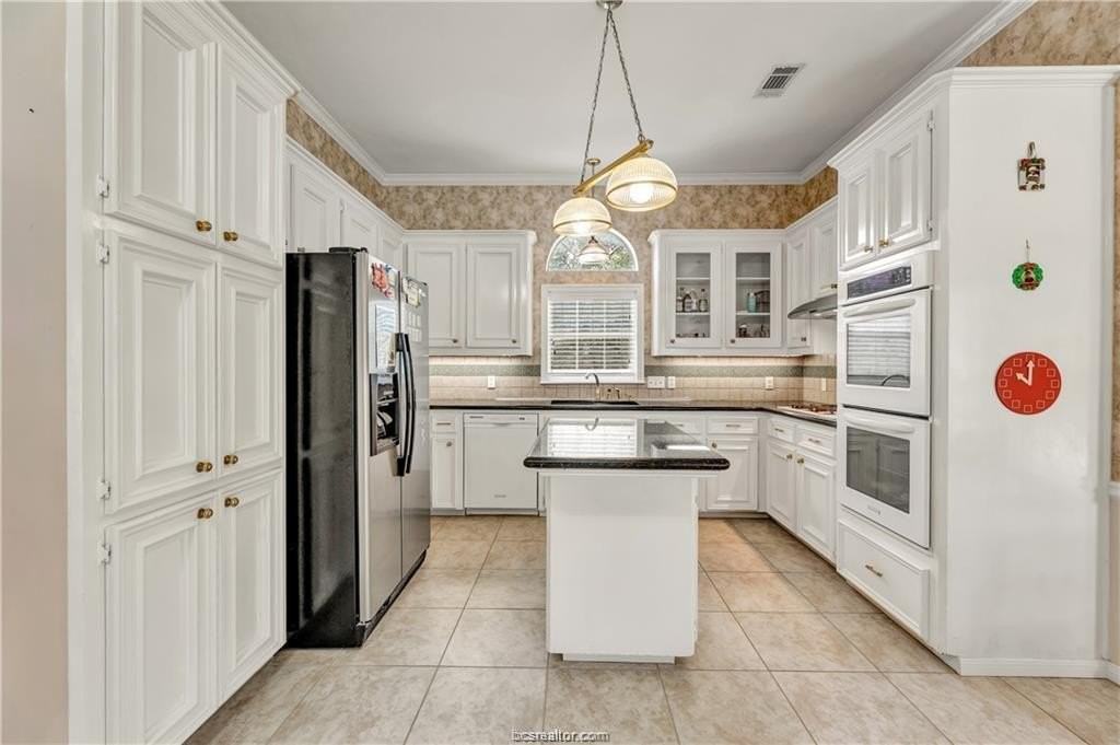 4601 Valley Brook Cir - Photo 6 of 33
