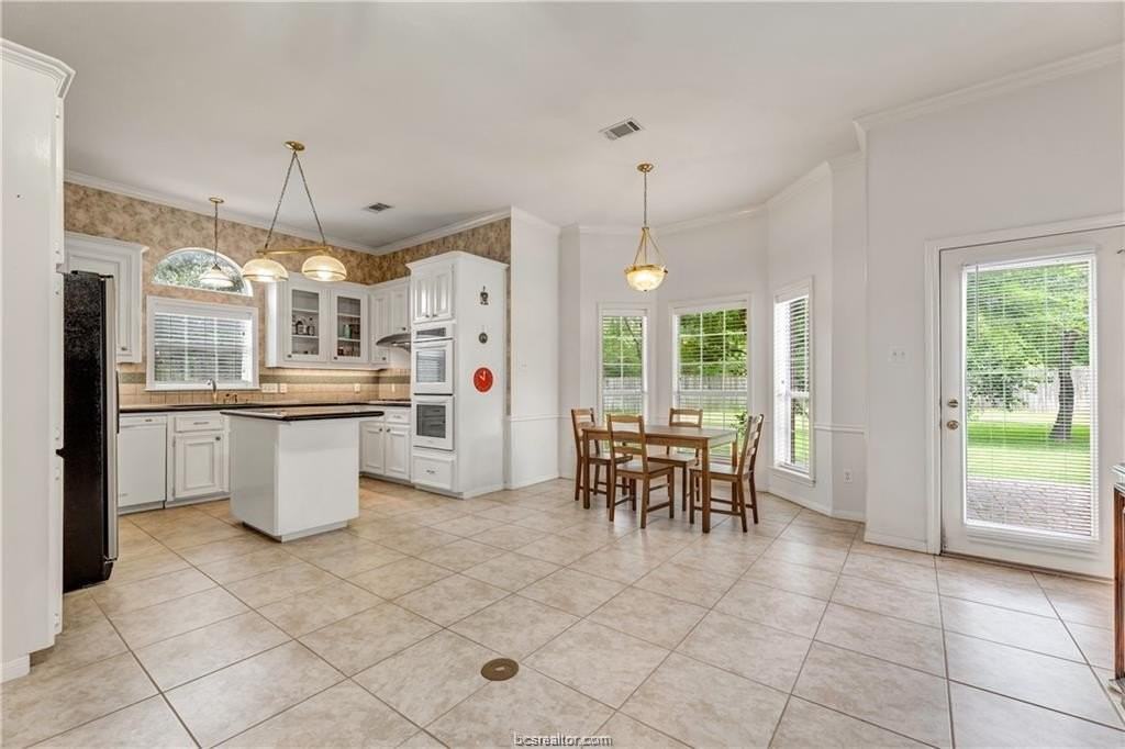 4601 Valley Brook Cir - Photo 7 of 33
