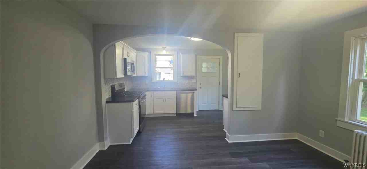 11 Euclid Ave #LEFT - Photo 3 of 27