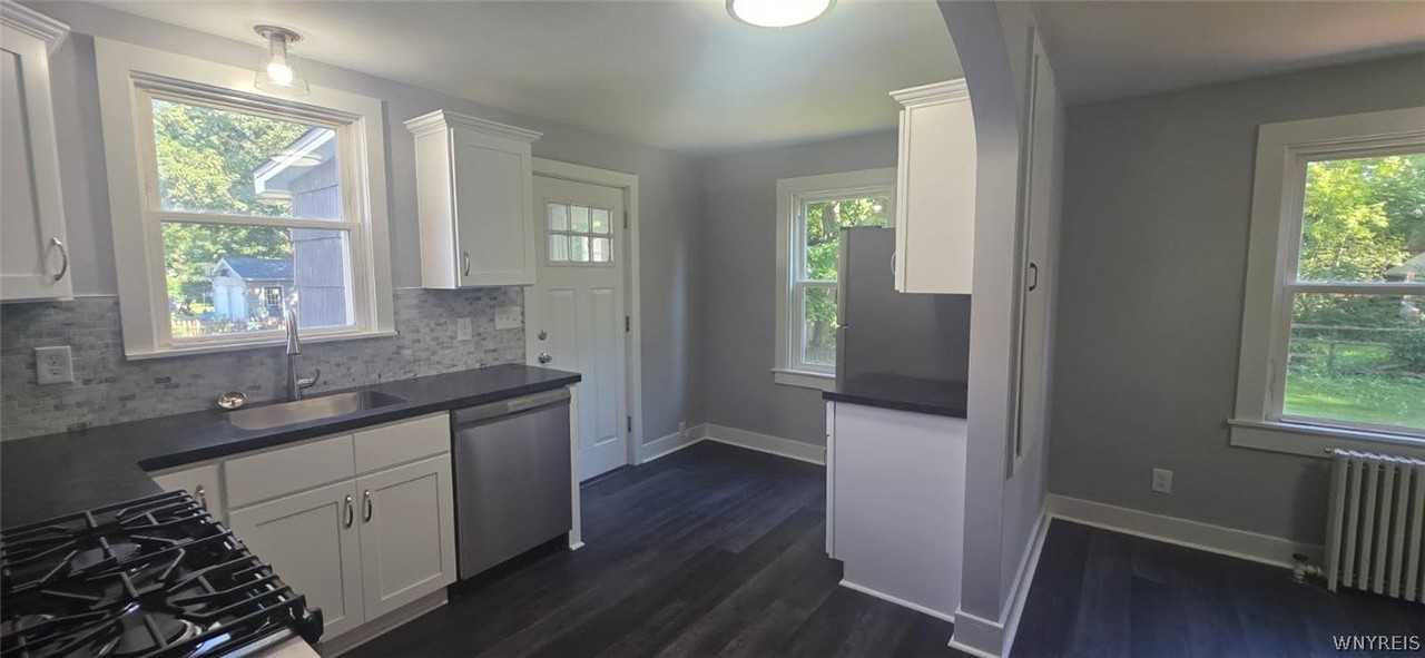 11 Euclid Ave #LEFT - Photo 4 of 27