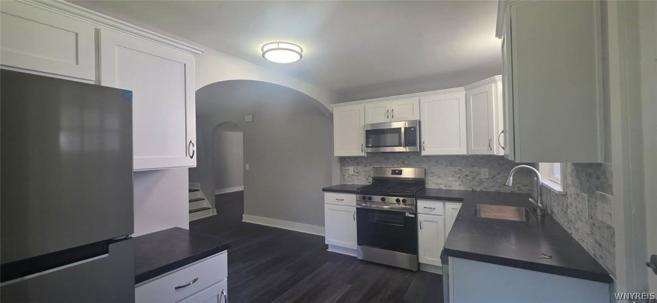 11 Euclid Ave #LEFT - Photo 5 of 27