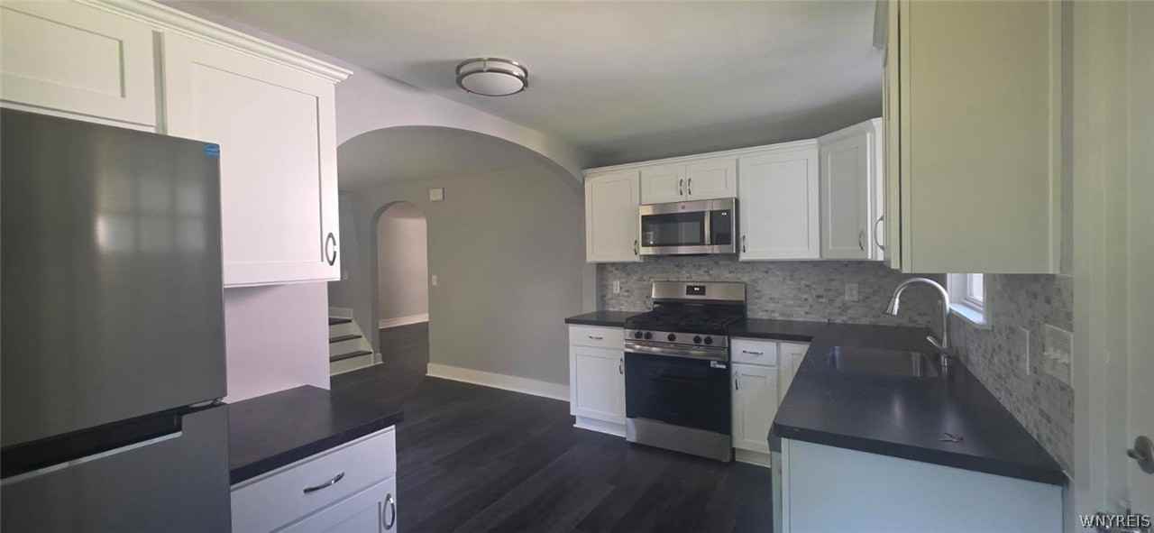 11 Euclid Ave #LEFT - Photo 6 of 27